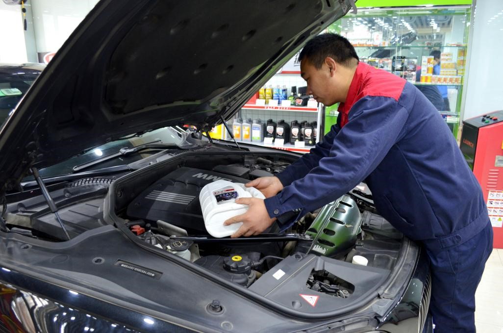 高性能機(jī)油.jpg 高性能機(jī)油.jpg