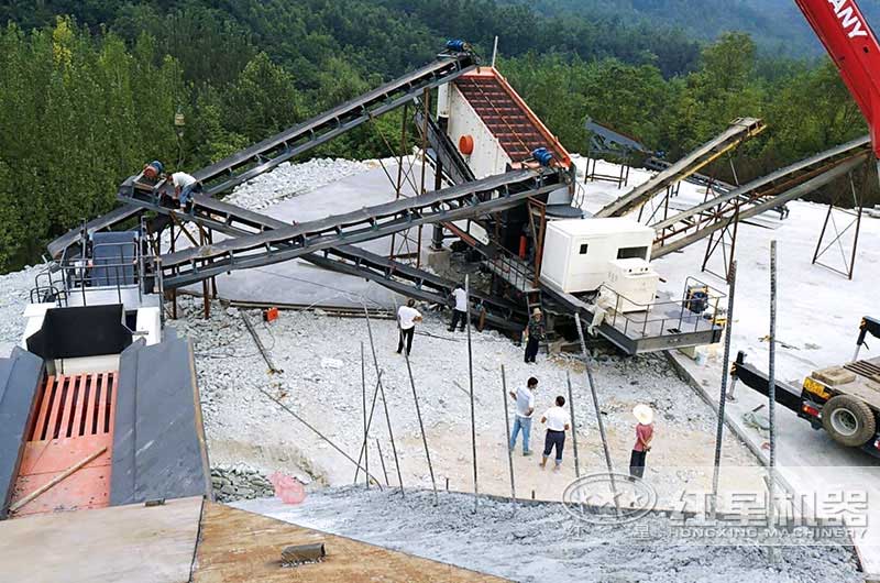 花崗巖移動(dòng)式碎石機(jī)現(xiàn)場 花崗巖移動(dòng)式碎石機(jī)現(xiàn)場